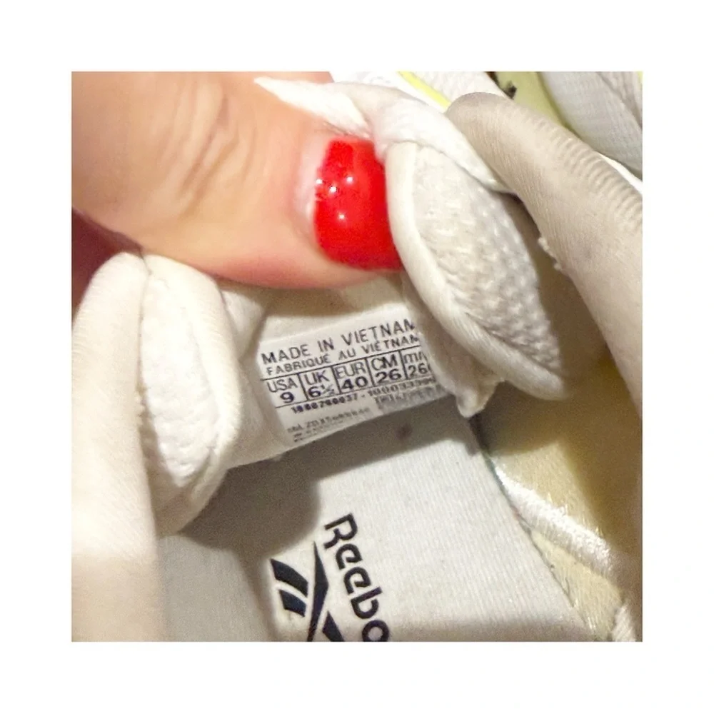 Womens Reebok Zig Dynamica Sneaker Chalk Gum Size 9 shoes
